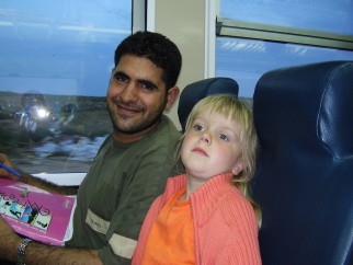 Willemijn maakt een vriend, Mohammmed. Ze krijgt zijn pasfoto.