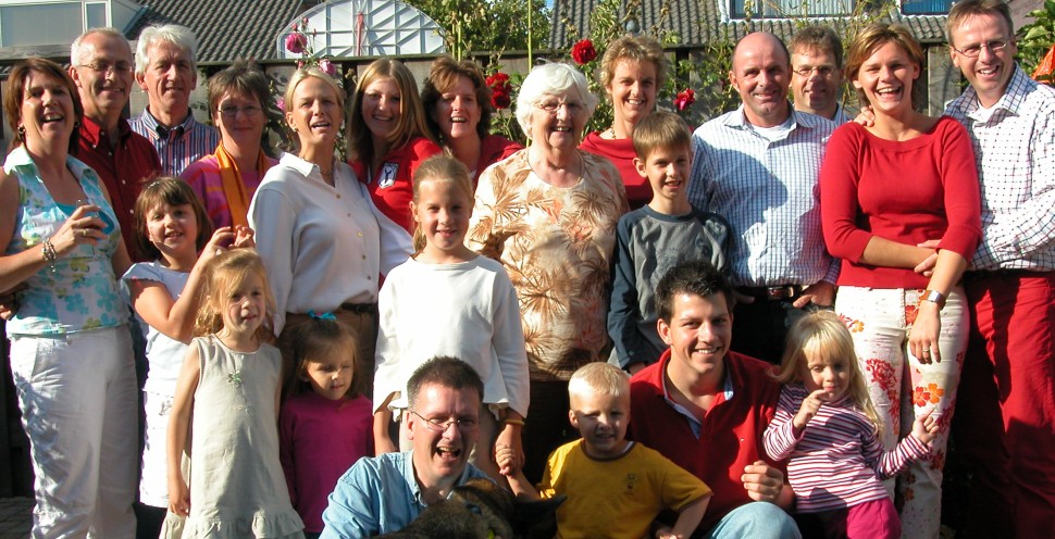Groepsfoto van familie loonen met aanhang