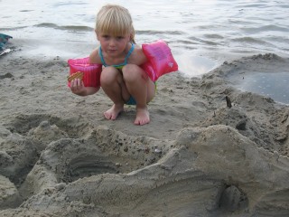 Strand betekent zandkastelen bouwen
