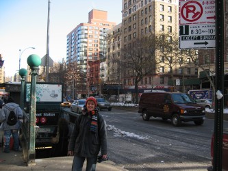 de voorzijde van het hotel, derde gebouw van rechts