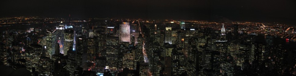 uitzicht naar het noorden, richting Rockefeller Centre met rechts het Chrysler Building