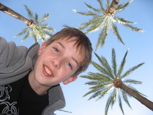 Liggend op de grond gefotografeerd