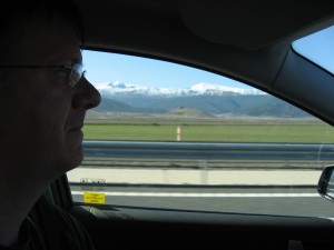 De besneeuwde bergtoppen