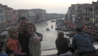 Een foto vanaf de Rialto-brug met het Canale Grande
