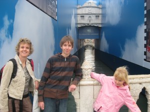 Bij de Brug der Zuchten, ingepakt vanwege een restauratie