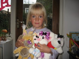 Willemijn met haar nieuwe knuffel